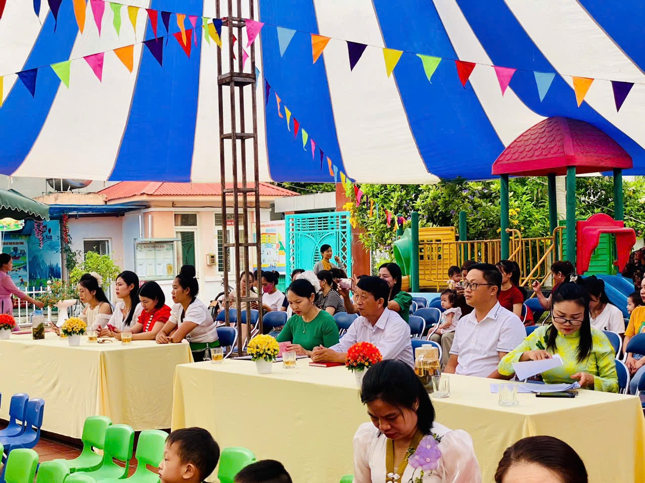 Các đại biểu dự lễ Tổng kết năm học 2024-2025